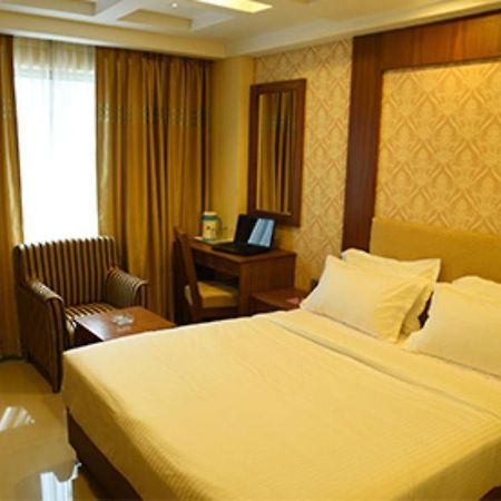 The Vijay Park - Airport Hotel Madras Buitenkant foto